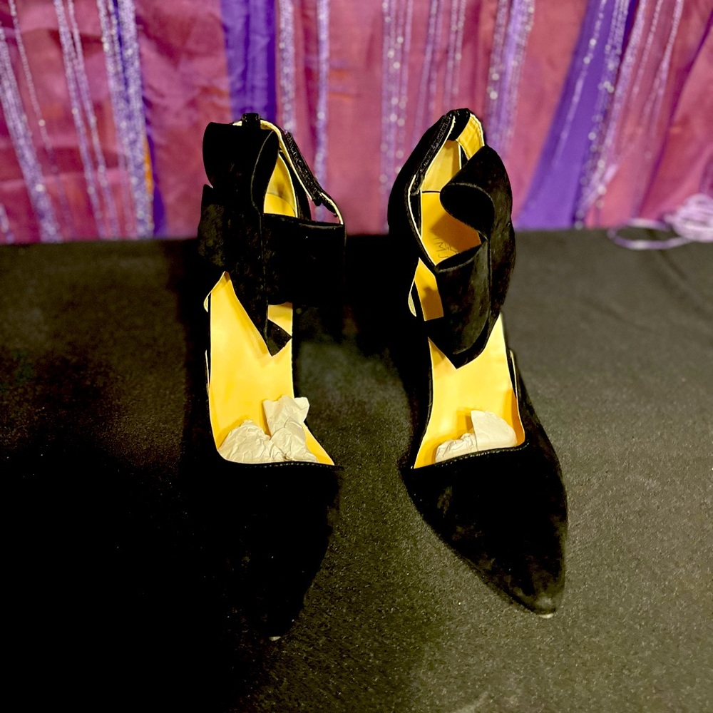 Womens shoes black heel $20their brand new